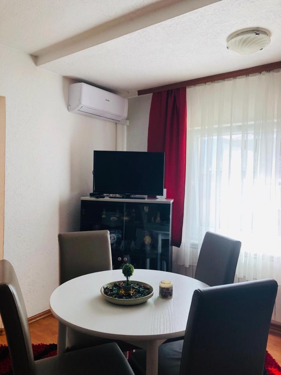 Adella Apartment *