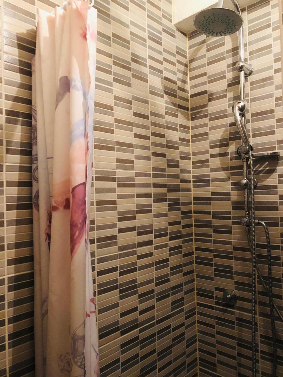 Adella Apartment